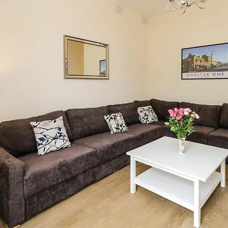 Flat 3 Apartment *