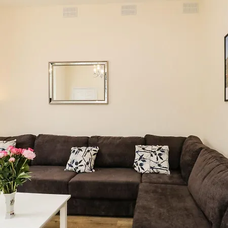 Flat 3 *